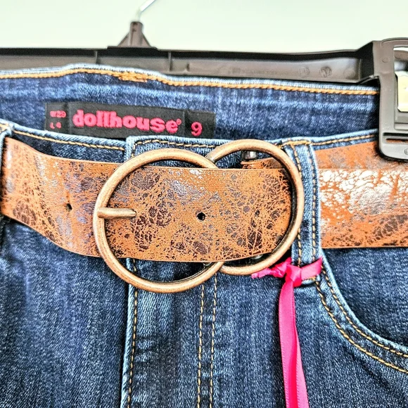 Dollhouse Junior's Denim Ripped Wide Belt Folded Hem Stretchy Mid-Waisted Shorts - Picture 4 of 6